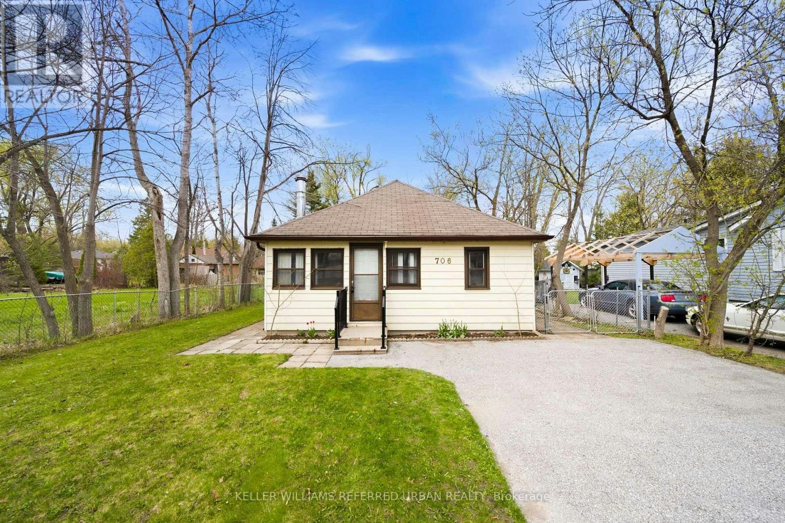 706 Chestnut Street, Innisfil, ON, L9S 2H8
