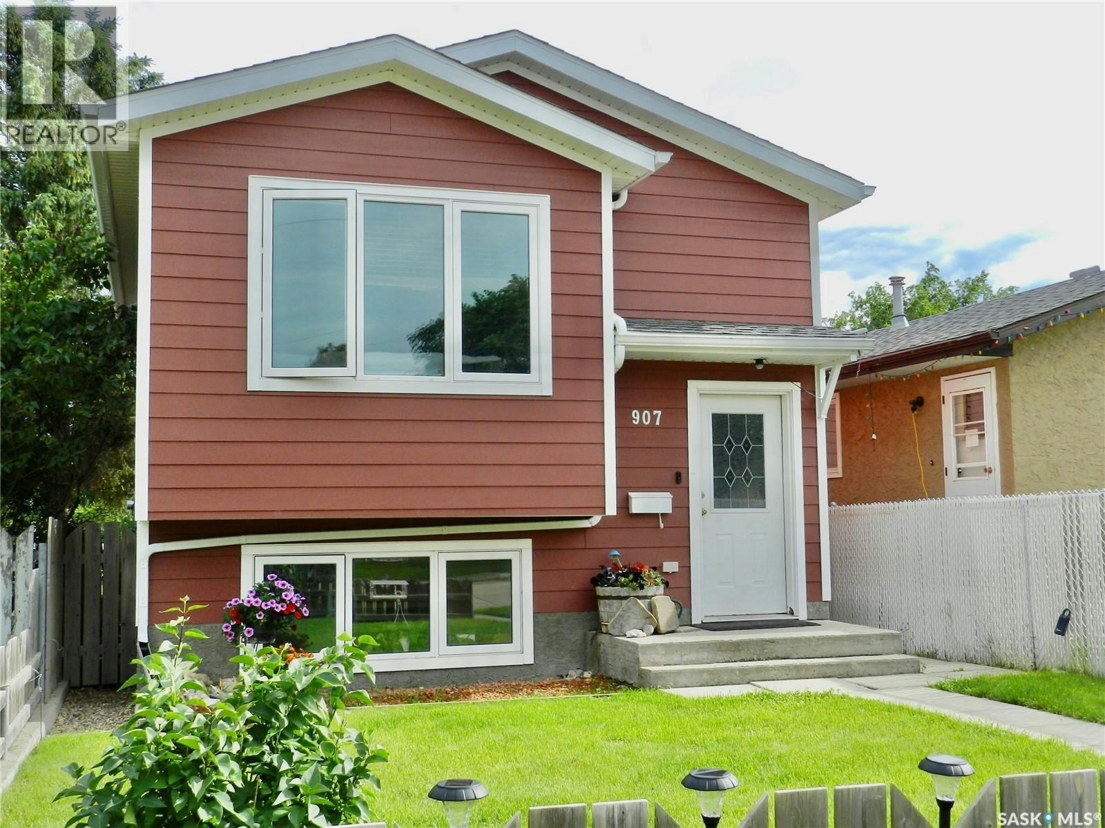 907 Ominica Street E, Moose Jaw, SK, S6H 0J1