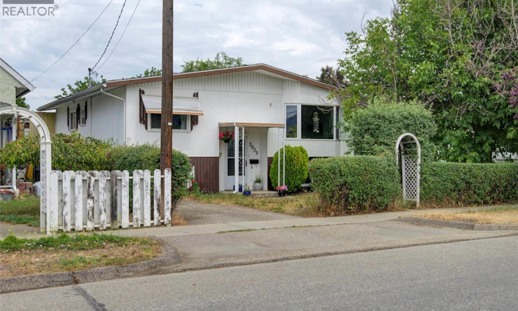 3903 27 Avenue