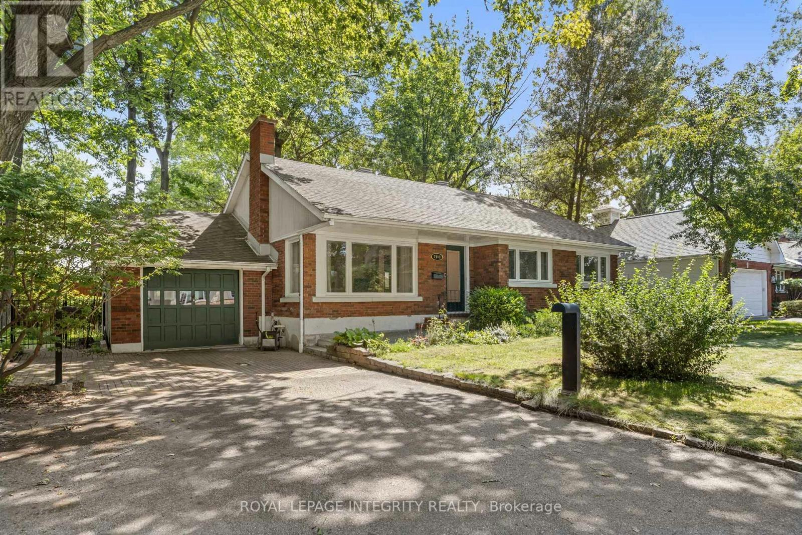 2183 Woodcrest Road, Ottawa, ON, K1H 6J2