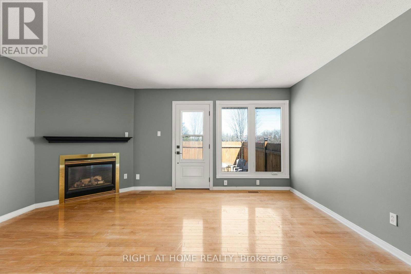 4338 Meadowvale Lane, Ottawa, ON, K1B 5A2 - 5