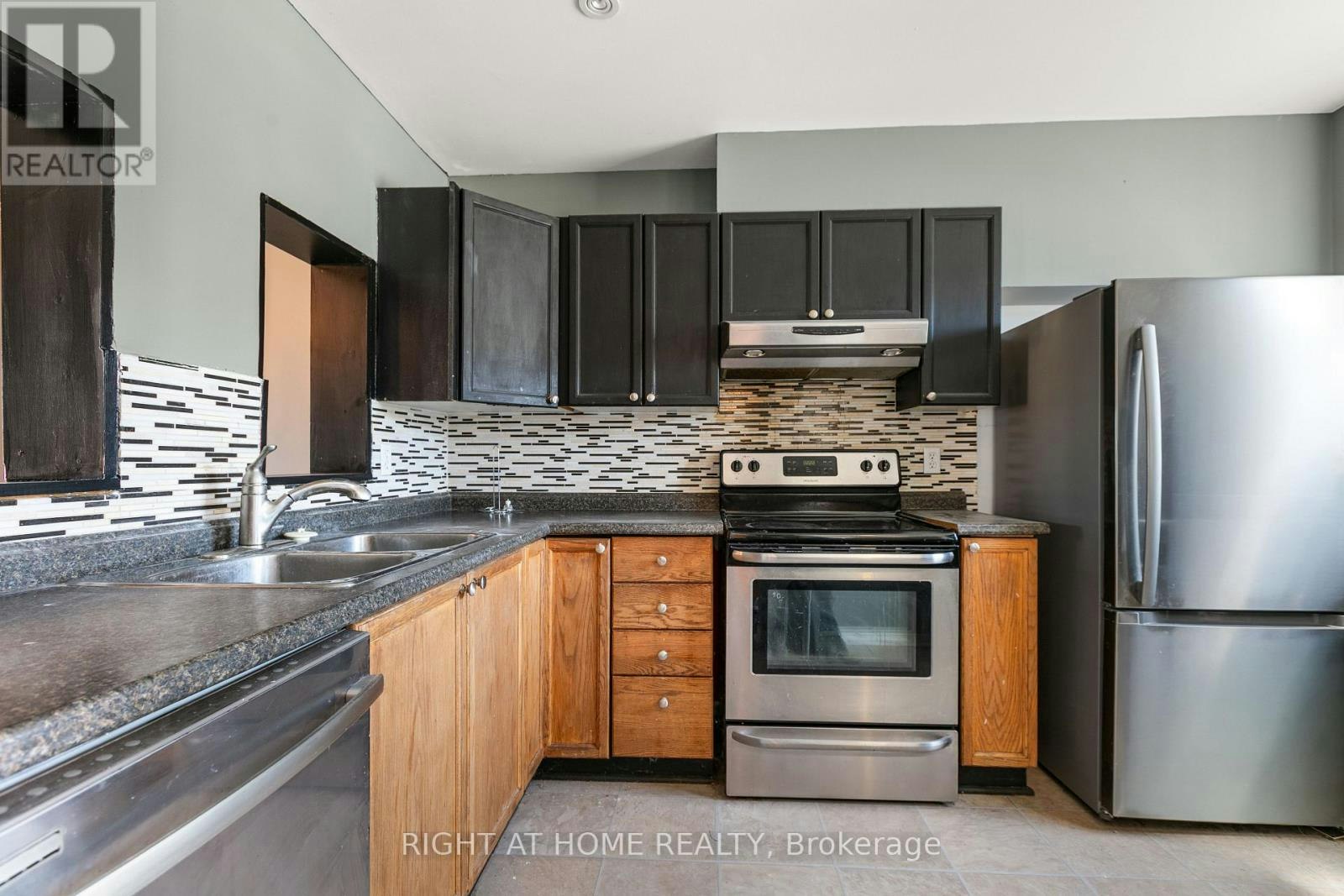 4338 Meadowvale Lane, Ottawa, ON, K1B 5A2 - 7