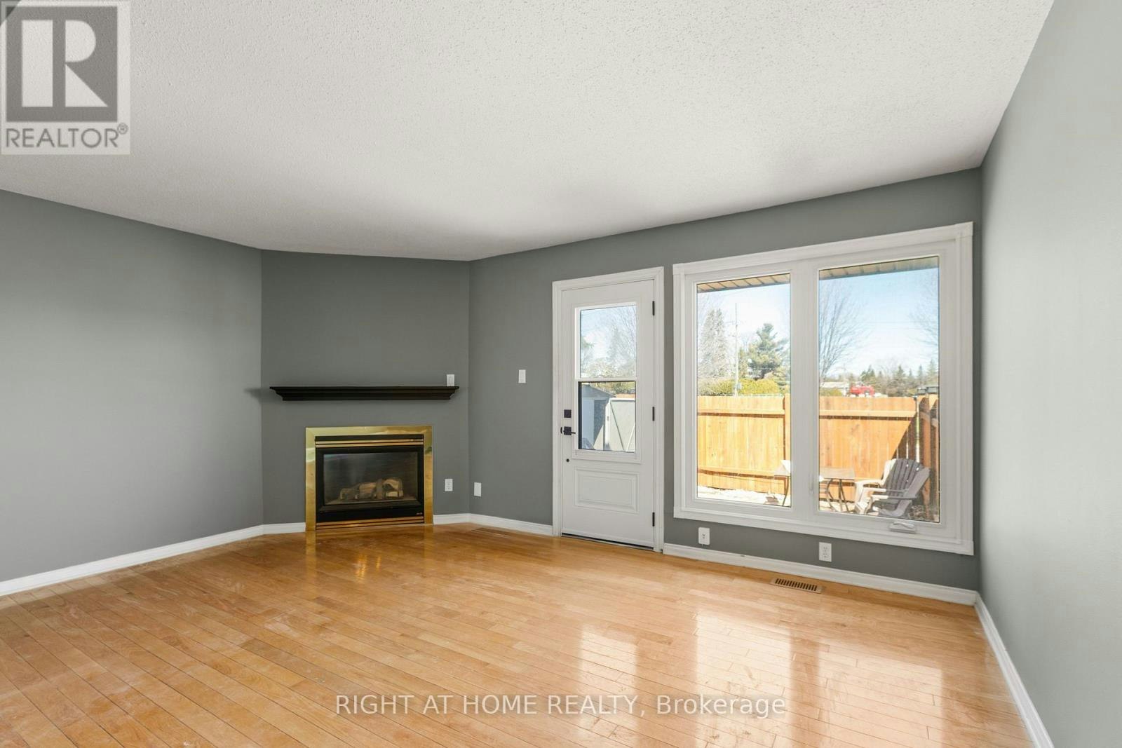 4338 Meadowvale Lane, Ottawa, ON, K1B 5A2 - 6