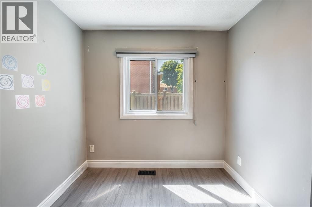 2-301 Edgewood Street, Sarnia, ON, N7S 4X7 - 9