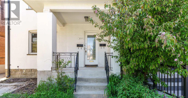 1-210 Westmount Avenue, Toronto, ON, M6E 3M8 - 3