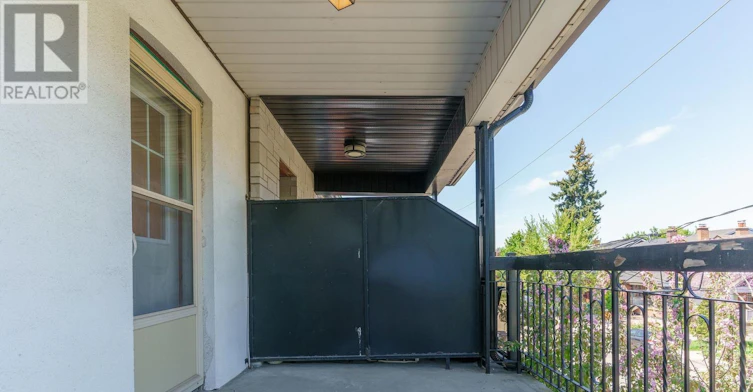 1-210 Westmount Avenue, Toronto, ON, M6E 3M8 - 40