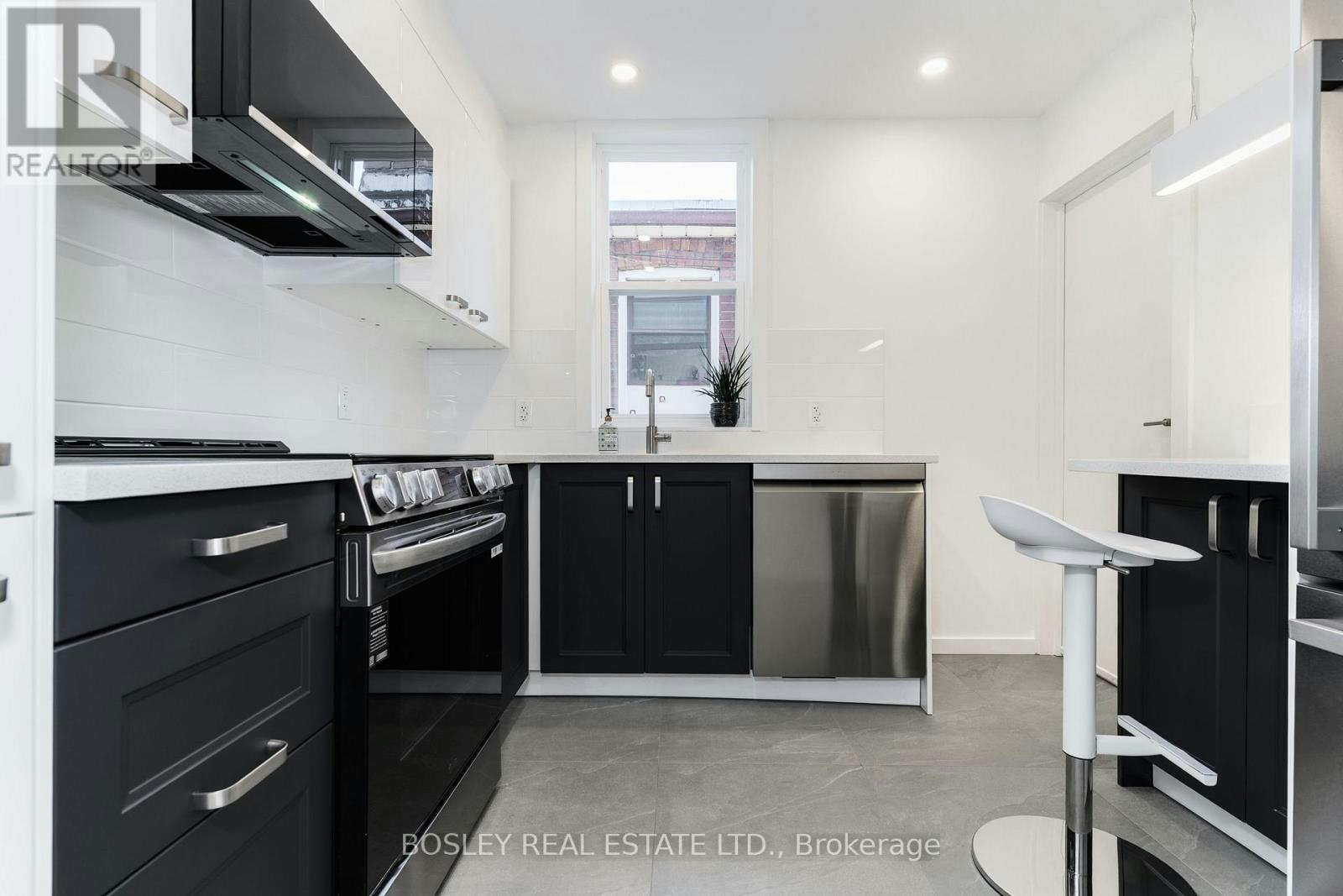 1-210 Westmount Avenue, Toronto, ON, M6E 3M8 - 19