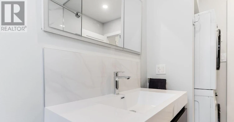 1-210 Westmount Avenue, Toronto, ON, M6E 3M8 - 12