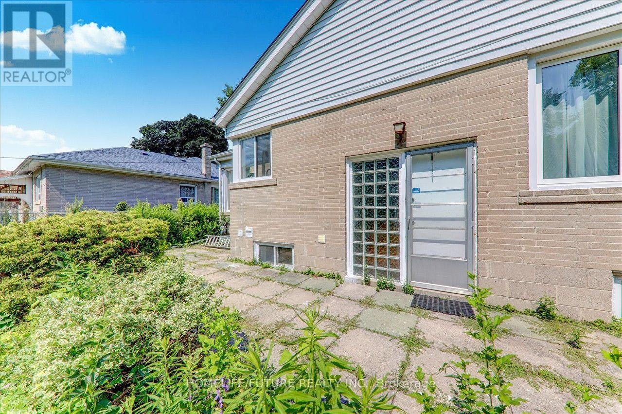 BSMT-53 Dennett Drive, Toronto, ON, M1S 2E8