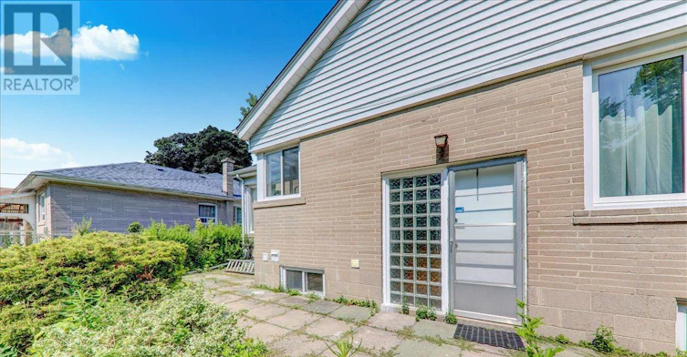 BSMT-53 Dennett Drive, Toronto, ON, M1S 2E8
