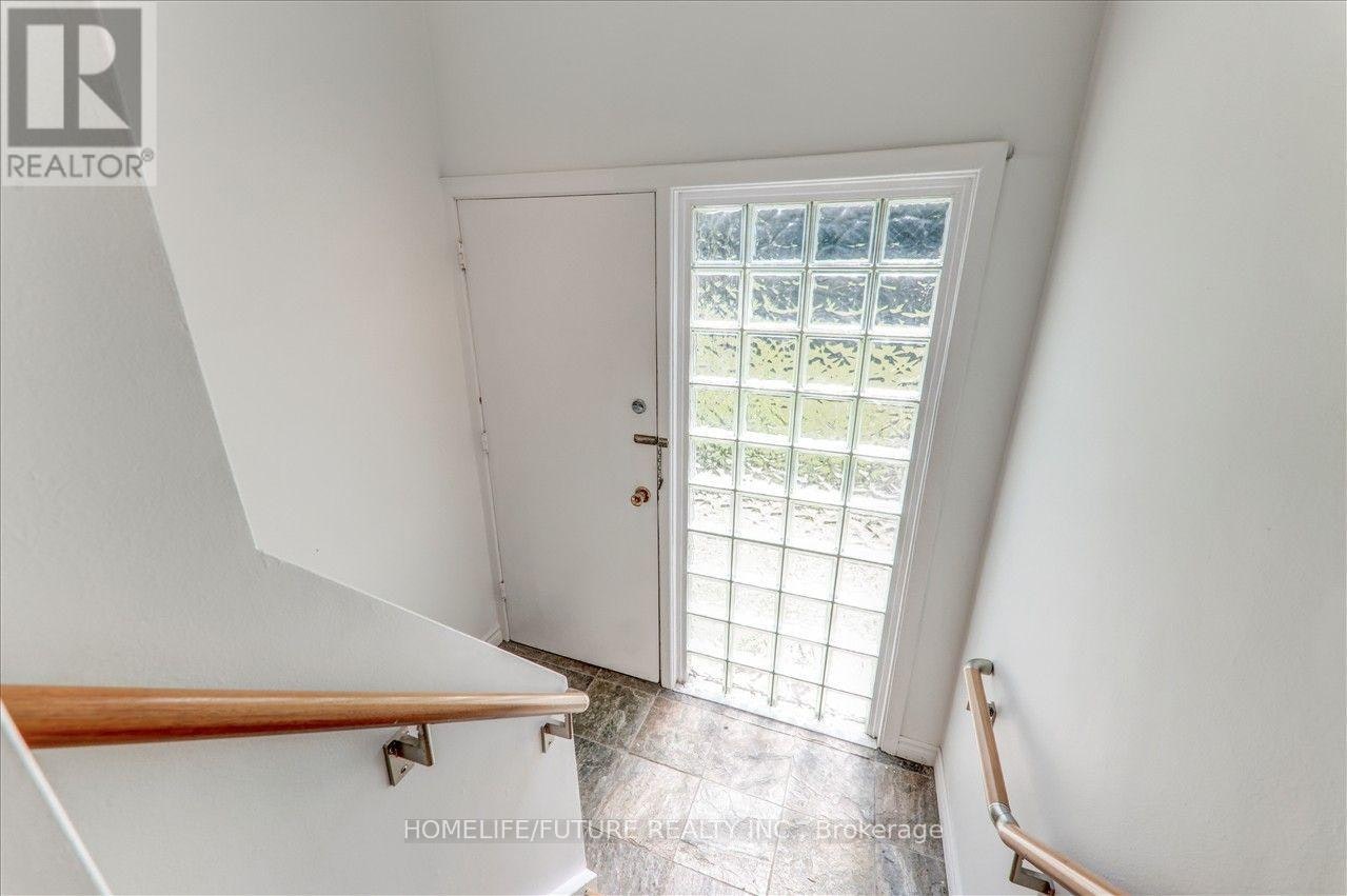 BSMT-53 Dennett Drive, Toronto, ON, M1S 2E8 - 2