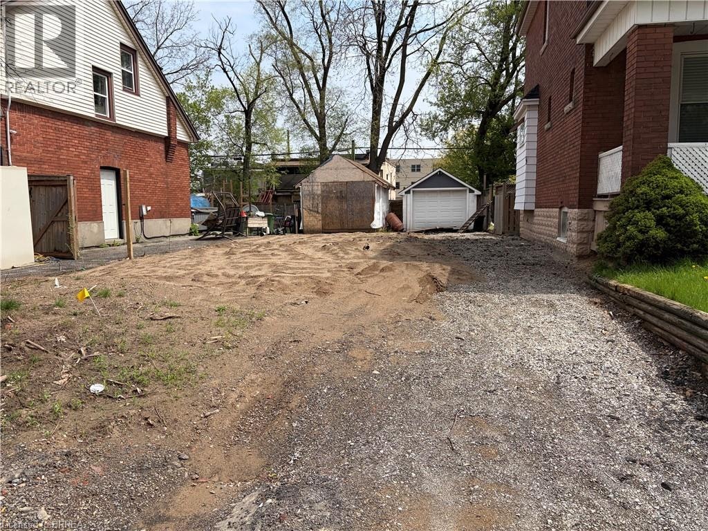 18 Tuxedo Avenue N, Hamilton, ON, L8H 4P5