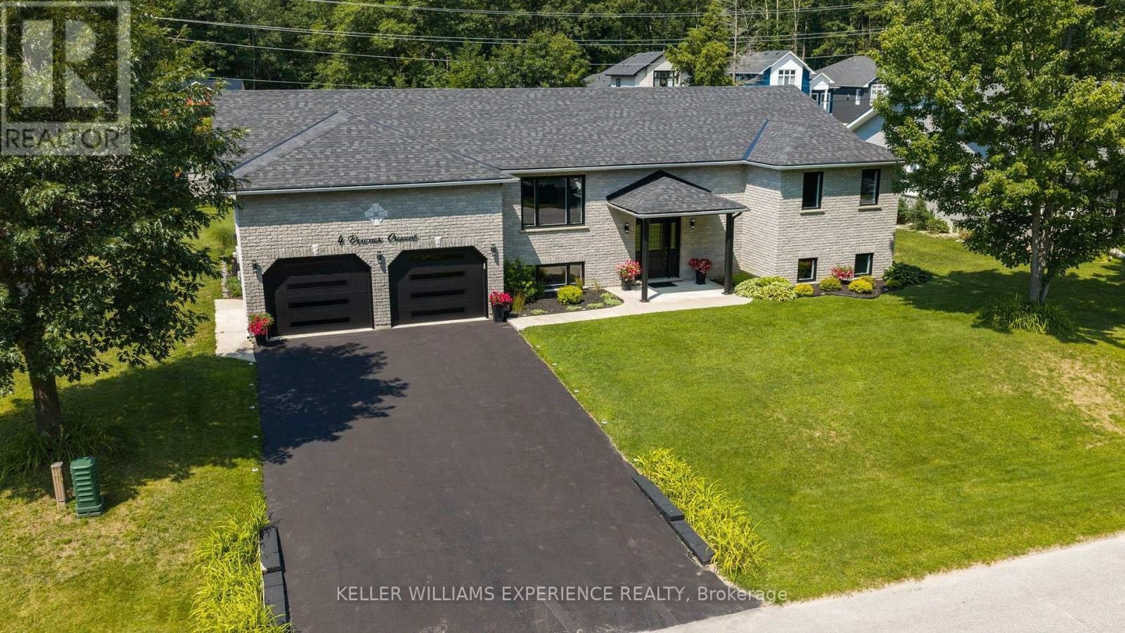 4 Downer Crescent, Wasaga Beach, ON, L9Z 1B9