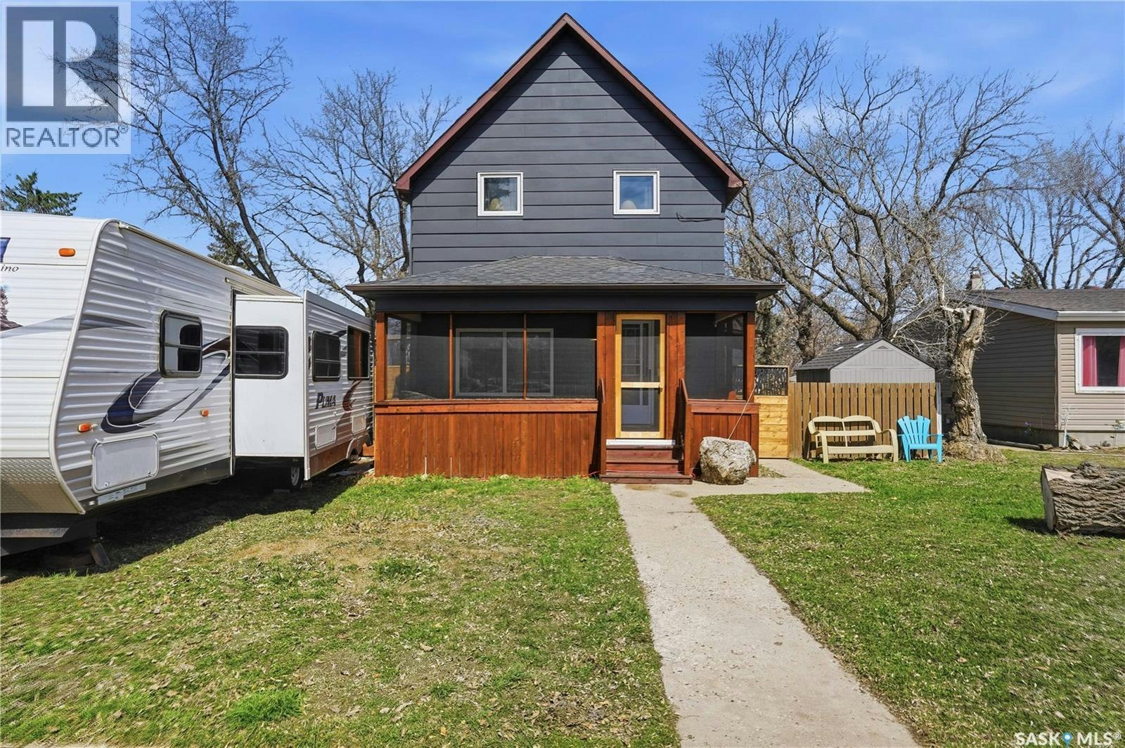 56 Iroquois Street W, Moose Jaw, SK, S6H 5A5