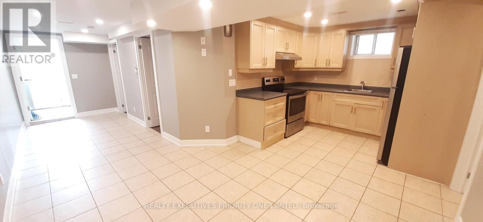 138 Day Avenue, Toronto, ON, M6E 3W3 - 2