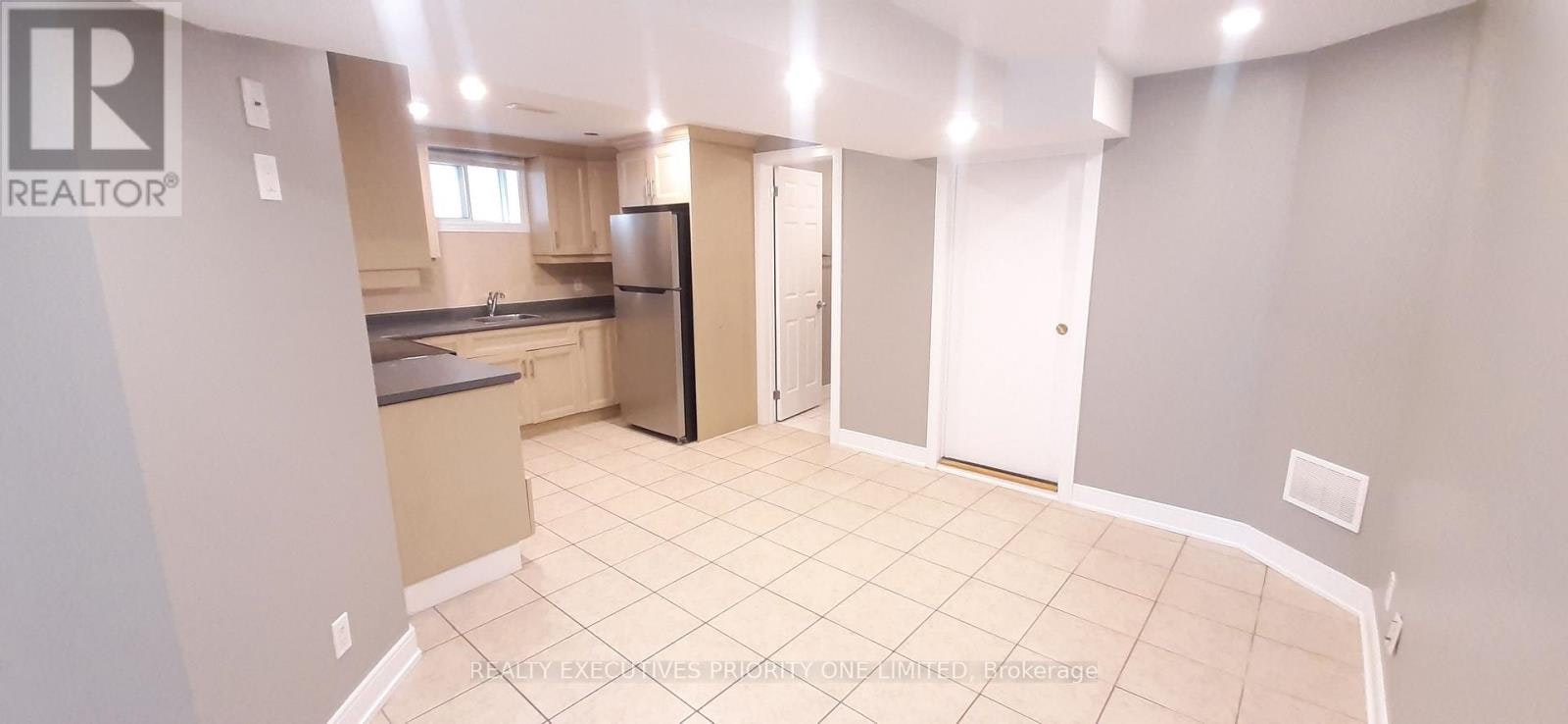 138 Day Avenue, Toronto, ON, M6E 3W3 - 4