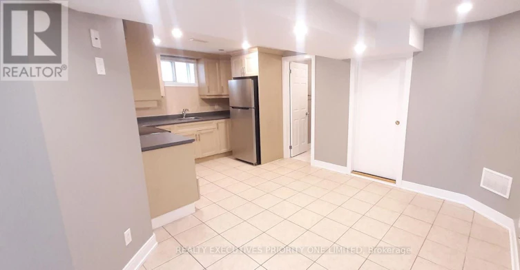 138 Day Avenue, Toronto, ON, M6E 3W3 - 4