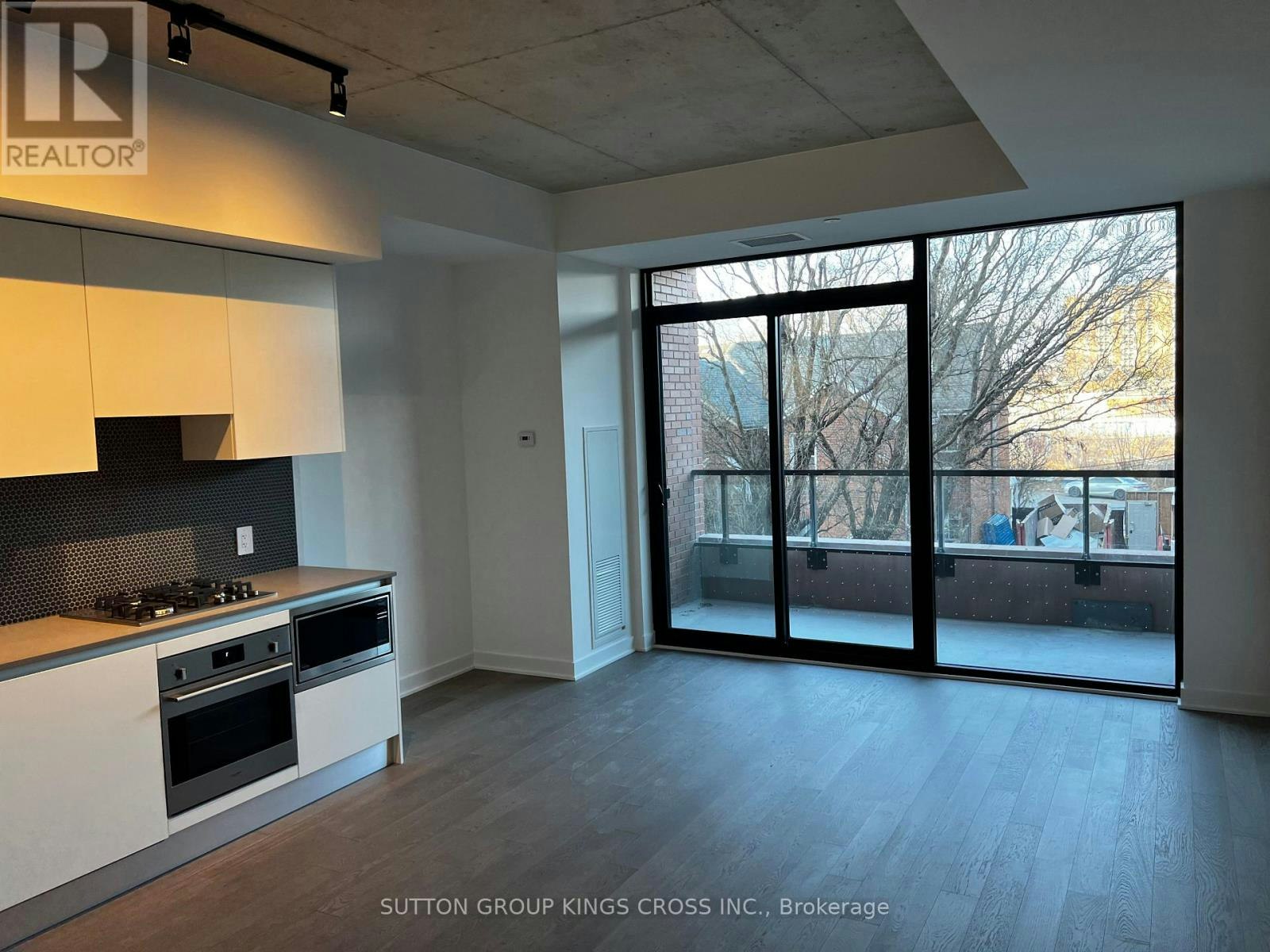 215-2720 Dundas Street W, Toronto, ON, M6P 1Y2 - 12