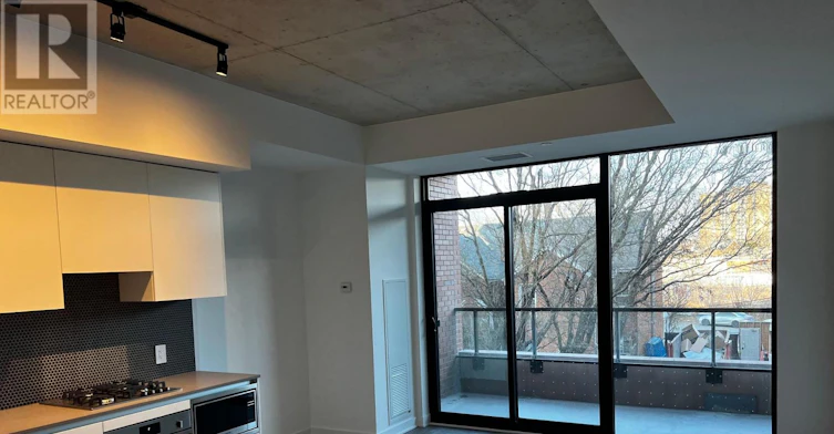 215-2720 Dundas Street W, Toronto, ON, M6P 1Y2 - 12