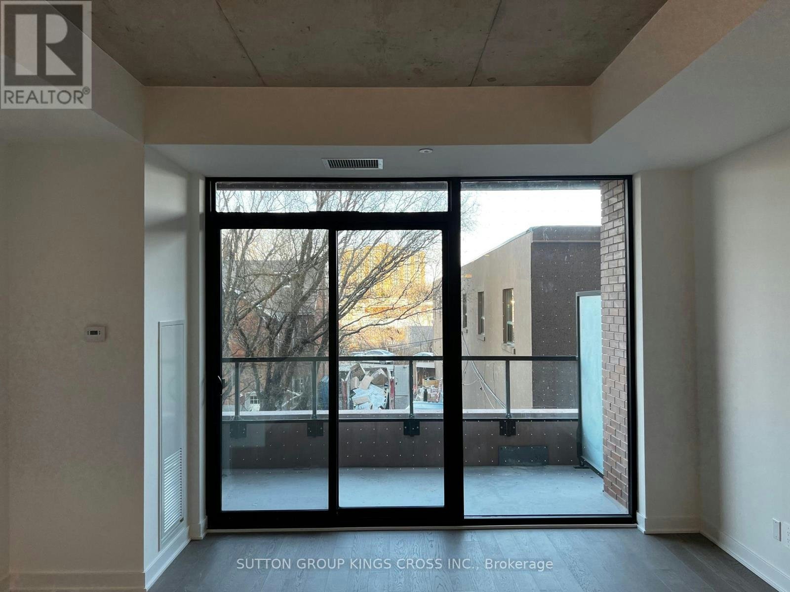215-2720 Dundas Street W, Toronto, ON, M6P 1Y2 - 13