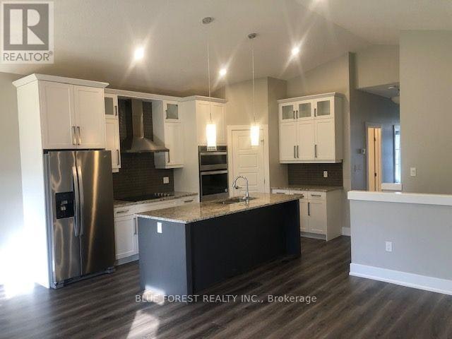 2-10 Mcpherson Court, Port Stanley, ON, N5P 0E6 - 3