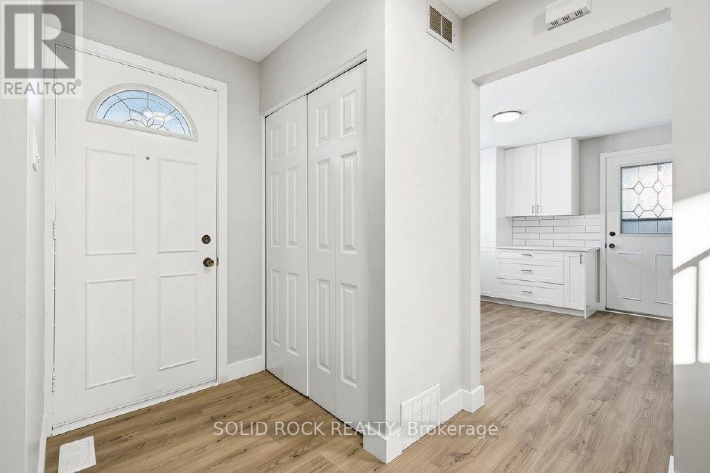 2158 Fillmore Crescent, Ottawa, ON, K1J 6A4 - 4