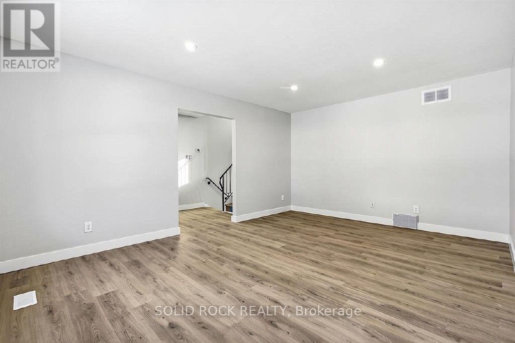 2158 Fillmore Crescent, Ottawa, ON, K1J 6A4 - 8