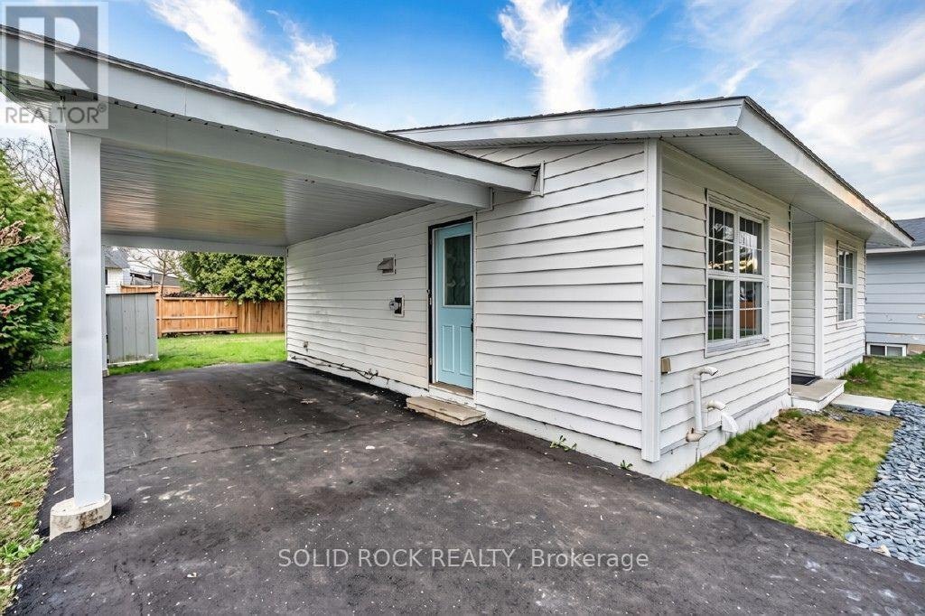 2158 Fillmore Crescent, Ottawa, ON, K1J 6A4 - 2