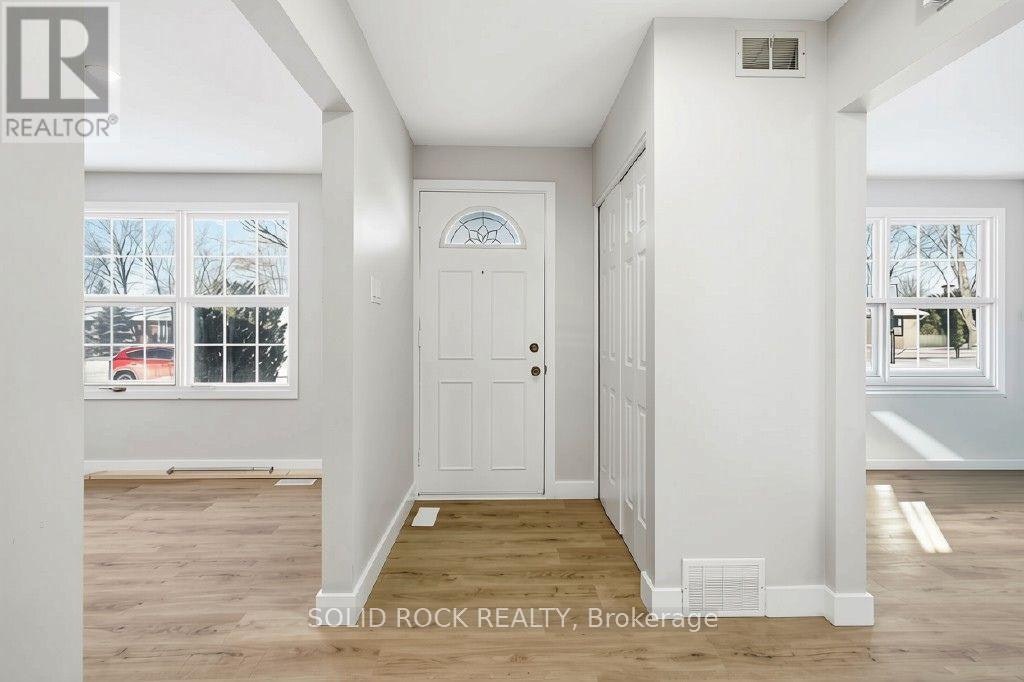 2158 Fillmore Crescent, Ottawa, ON, K1J 6A4 - 3