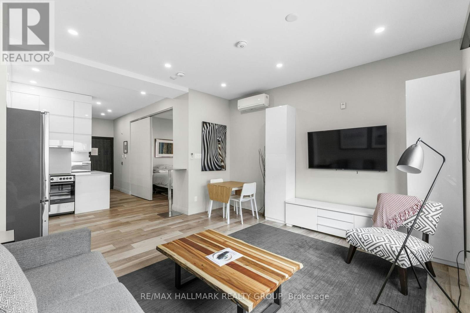 2-201 Maclaren Street, Ottawa, ON, K2P 0L4 - 8