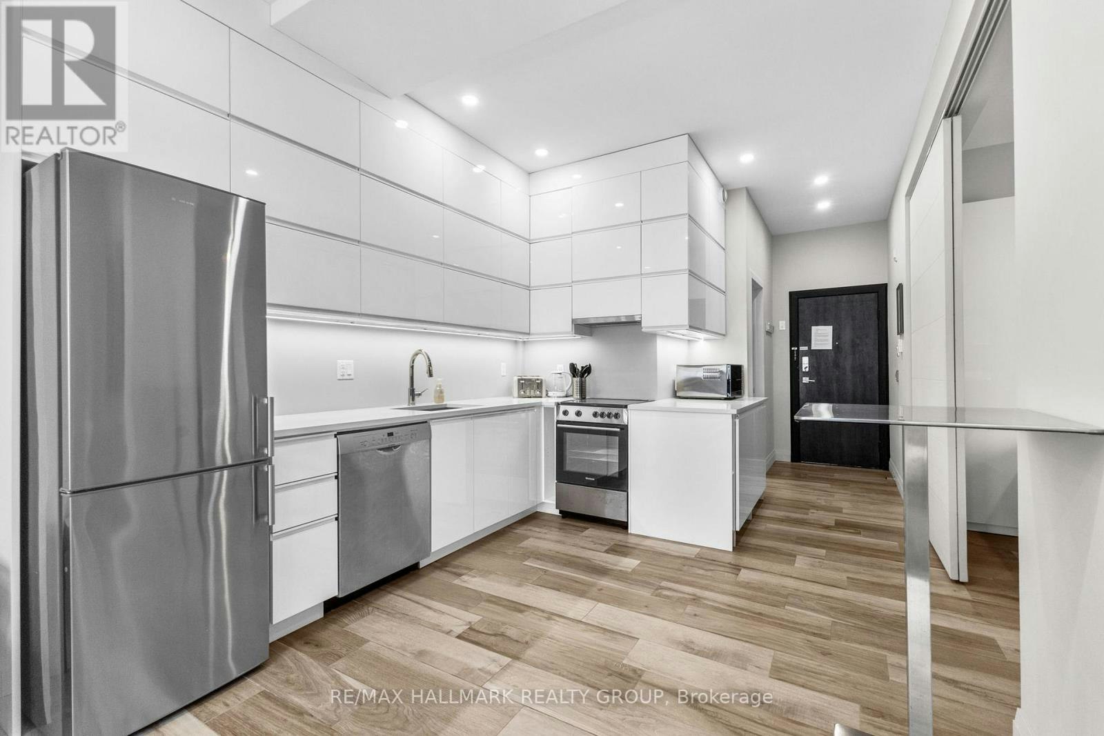 2-201 Maclaren Street, Ottawa, ON, K2P 0L4 - 4