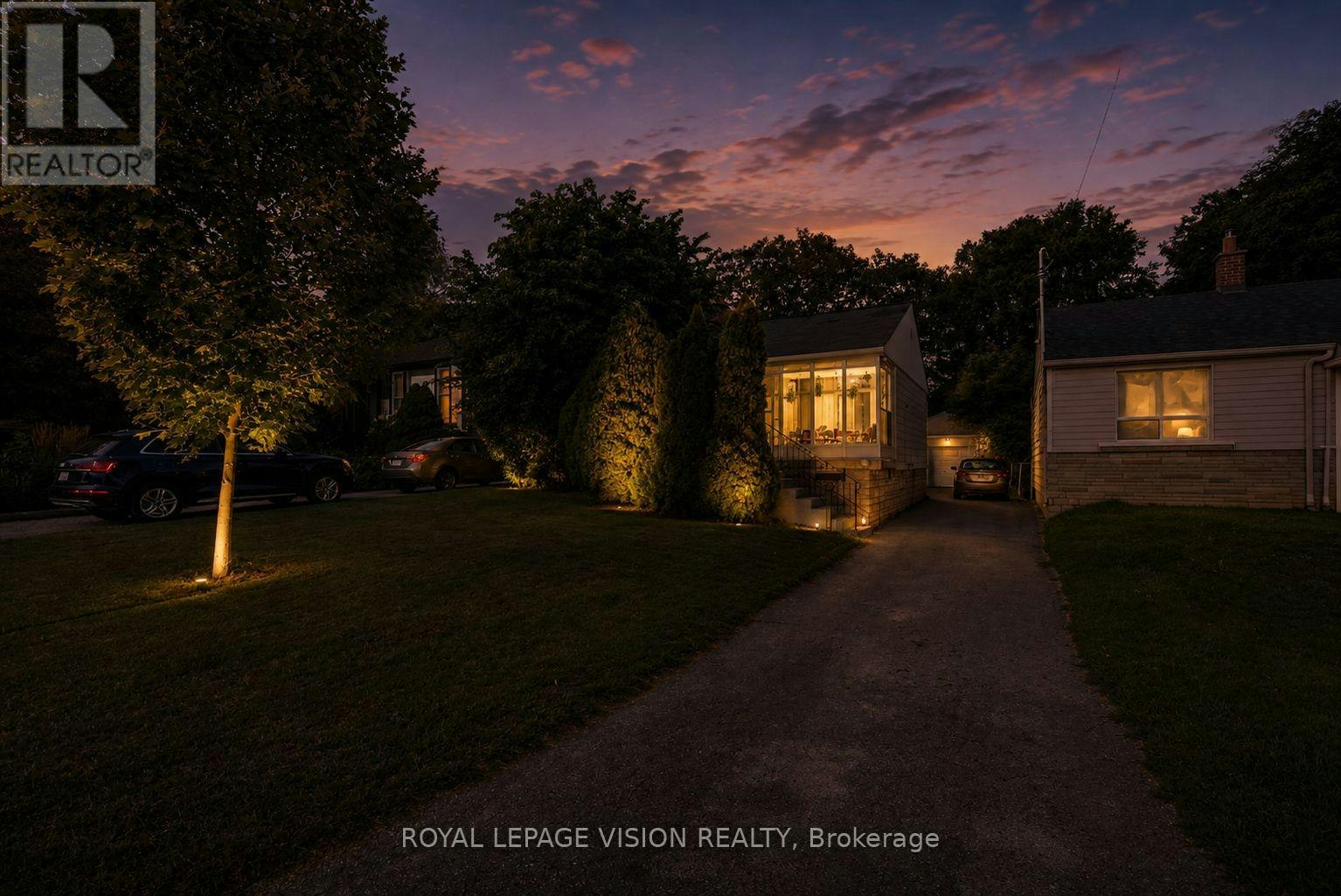 27 Eastville Avenue, Toronto, ON, M1M 2N6