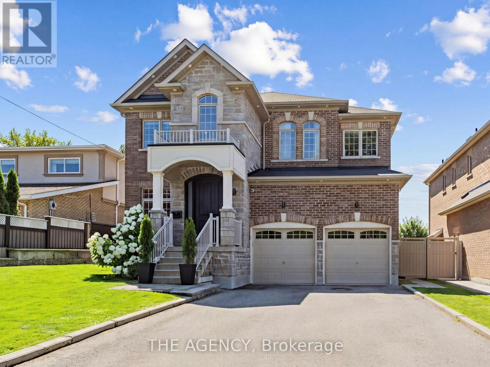 576 Oakwood Drive, Pickering, ON, L1W 2W7