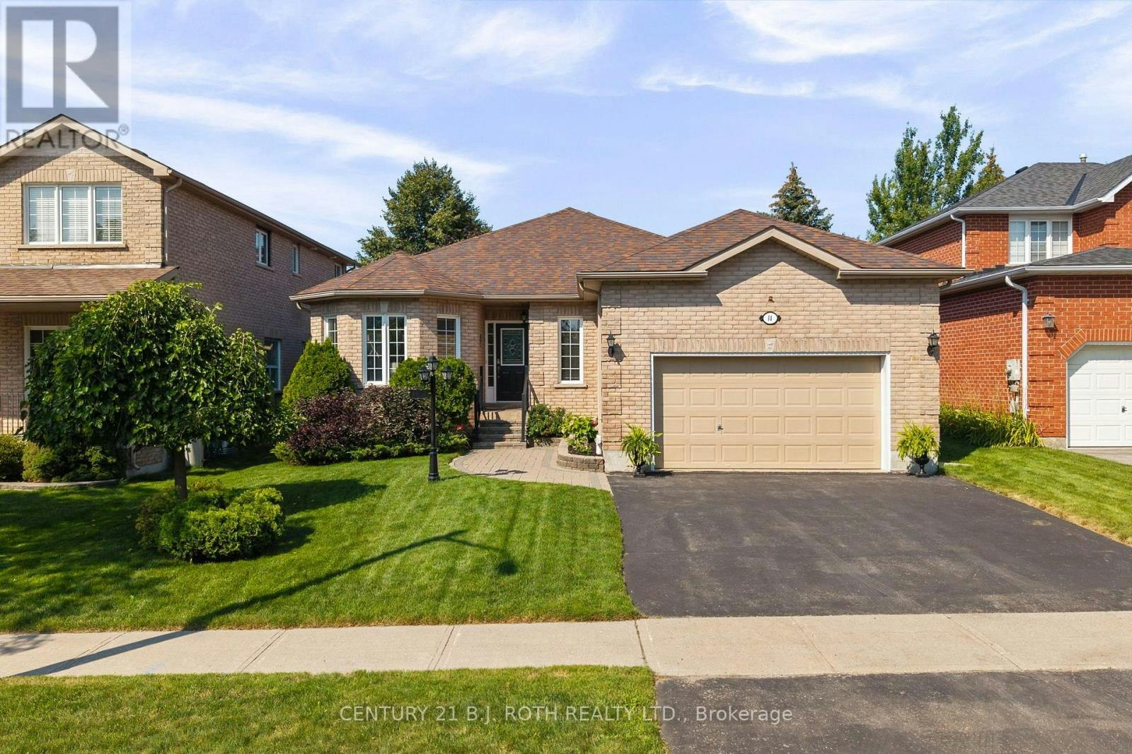 14 Prince George Crescent, Barrie, ON, L4N 0K8
