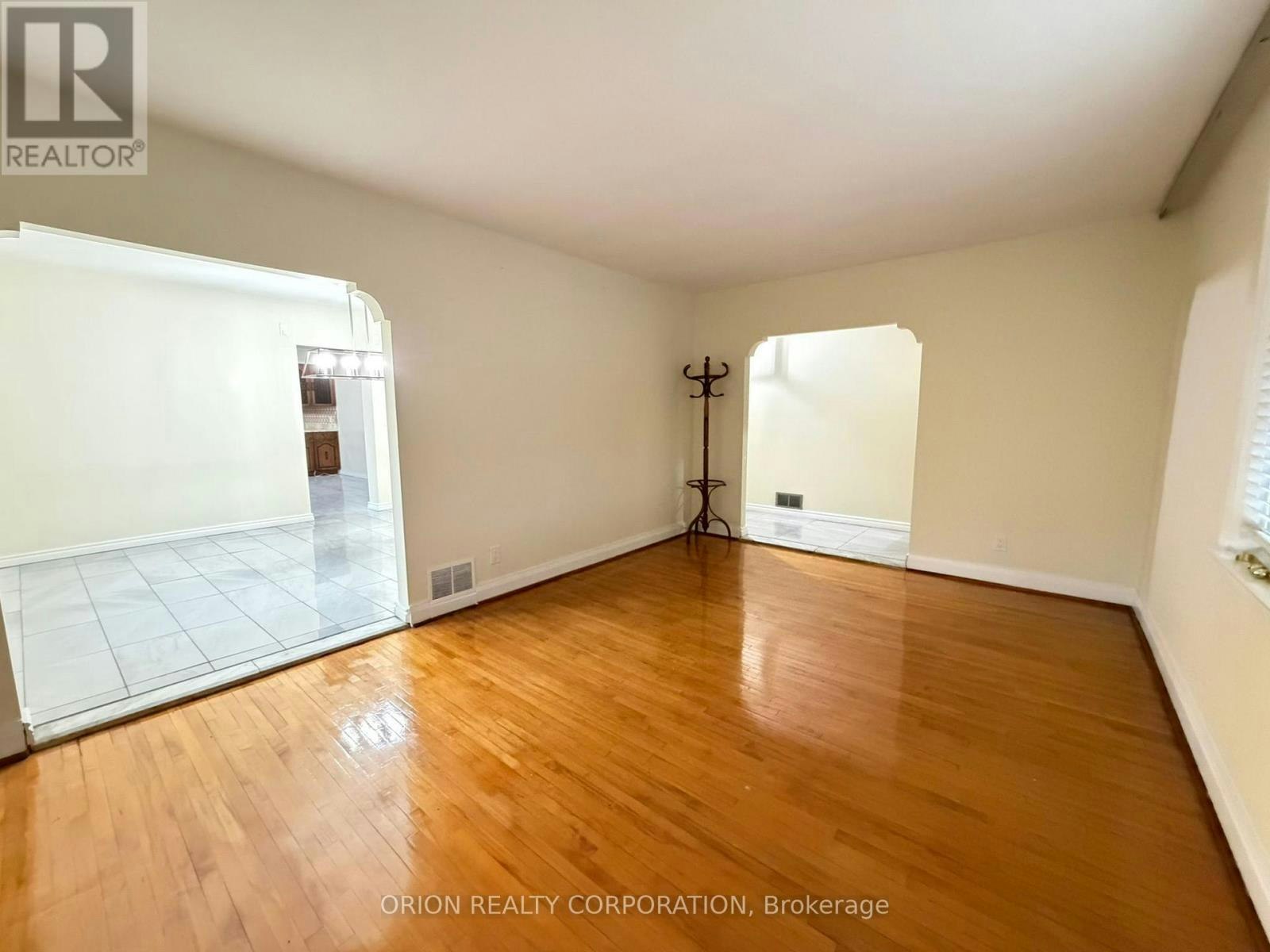 3 Romar Crescent, Toronto, ON, M6B 1R7 - 7