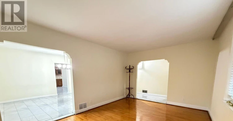 3 Romar Crescent, Toronto, ON, M6B 1R7 - 7