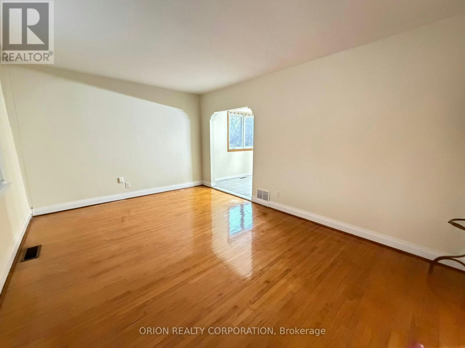 3 Romar Crescent, Toronto, ON, M6B 1R7 - 4