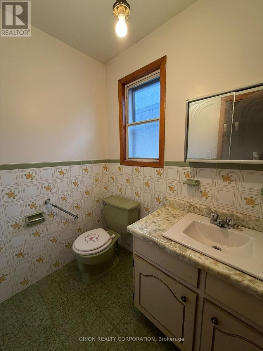 3 Romar Crescent, Toronto, ON, M6B 1R7 - 25