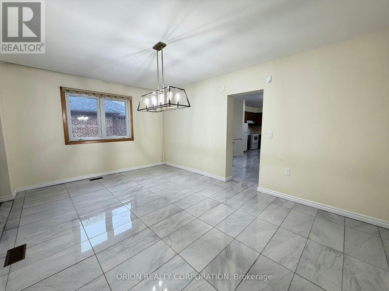 3 Romar Crescent, Toronto, ON, M6B 1R7 - 11