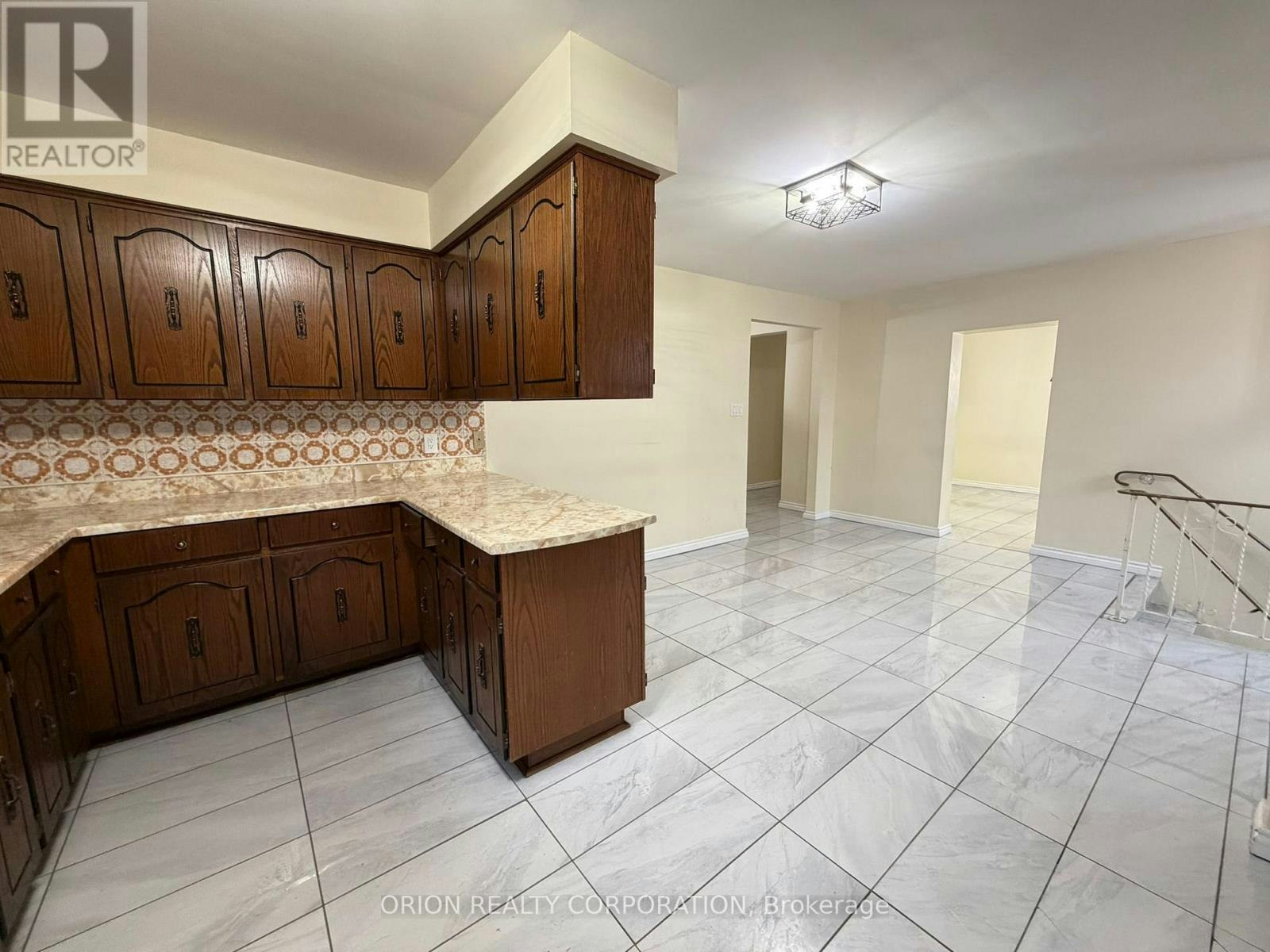 3 Romar Crescent, Toronto, ON, M6B 1R7 - 16
