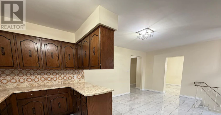 3 Romar Crescent, Toronto, ON, M6B 1R7 - 16