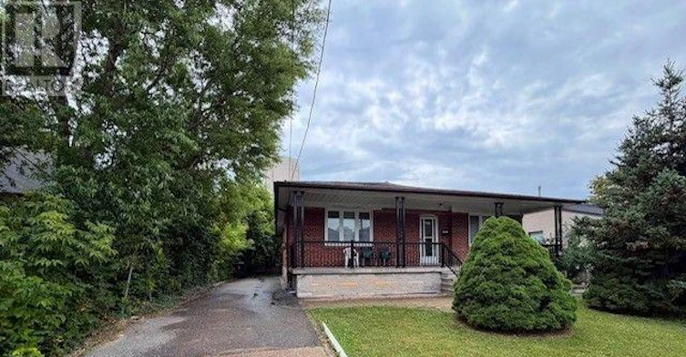 3 Romar Crescent, Toronto, ON, M6B 1R7 - 2