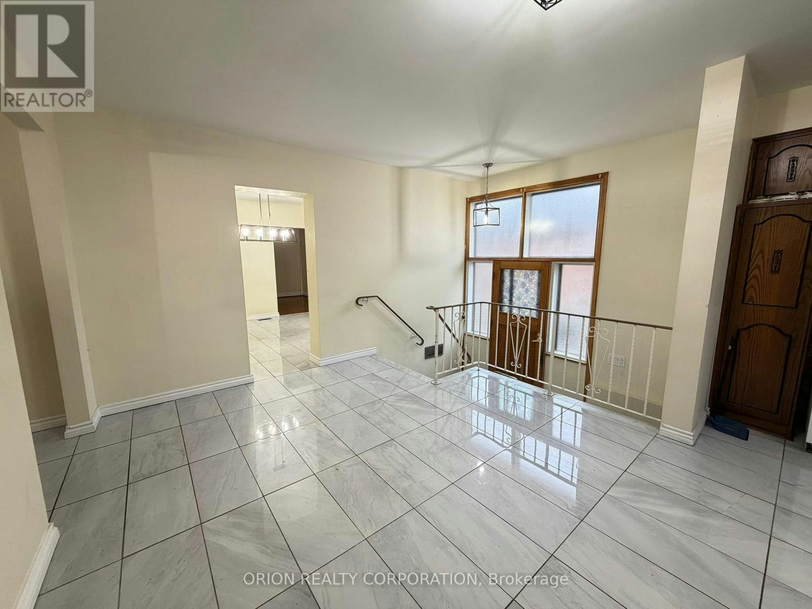 3 Romar Crescent, Toronto, ON, M6B 1R7 - 14