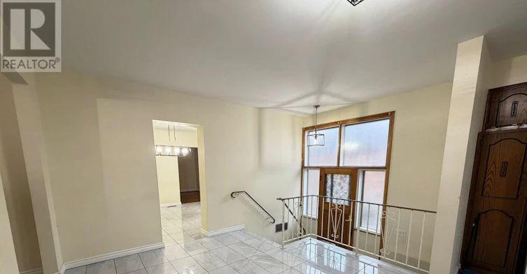 3 Romar Crescent, Toronto, ON, M6B 1R7 - 14