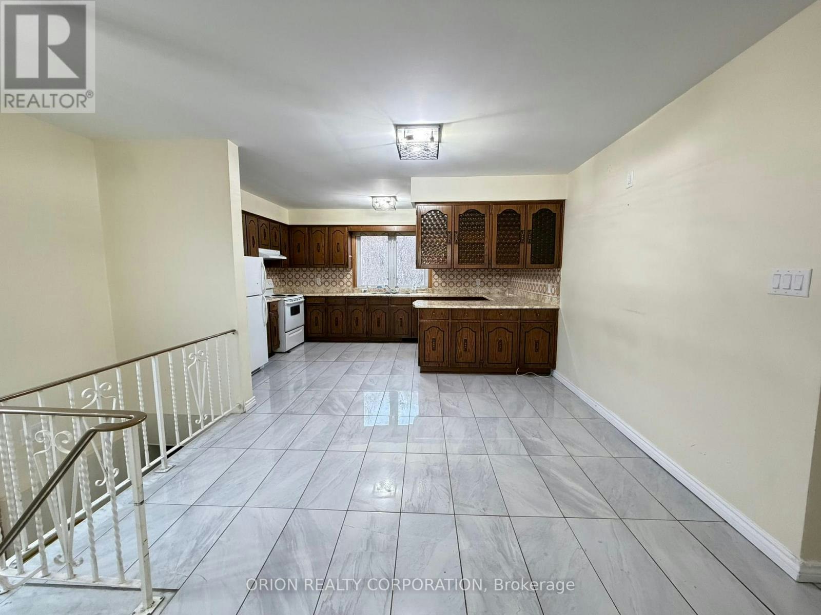 3 Romar Crescent, Toronto, ON, M6B 1R7 - 12