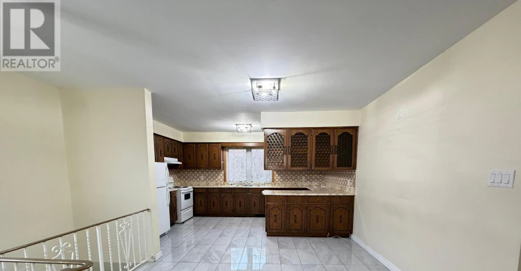 3 Romar Crescent, Toronto, ON, M6B 1R7 - 12