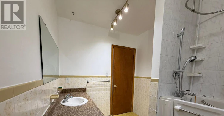 3 Romar Crescent, Toronto, ON, M6B 1R7 - 20