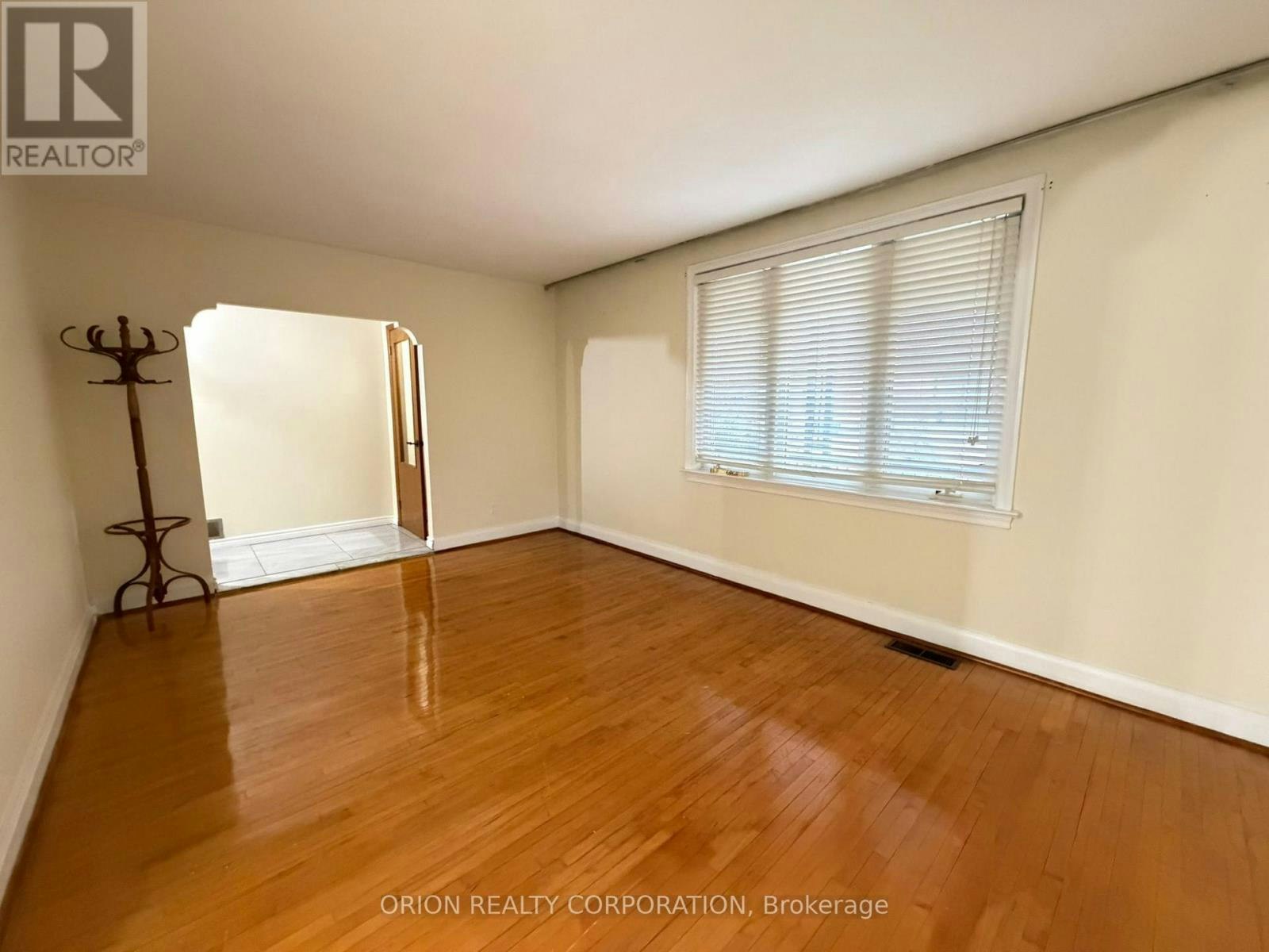 3 Romar Crescent, Toronto, ON, M6B 1R7 - 6