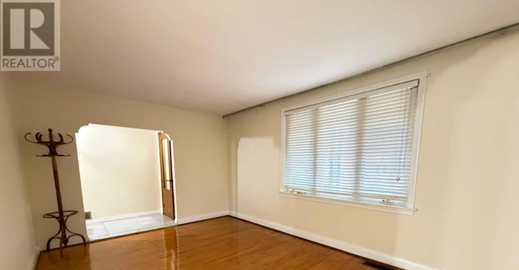 3 Romar Crescent, Toronto, ON, M6B 1R7 - 6