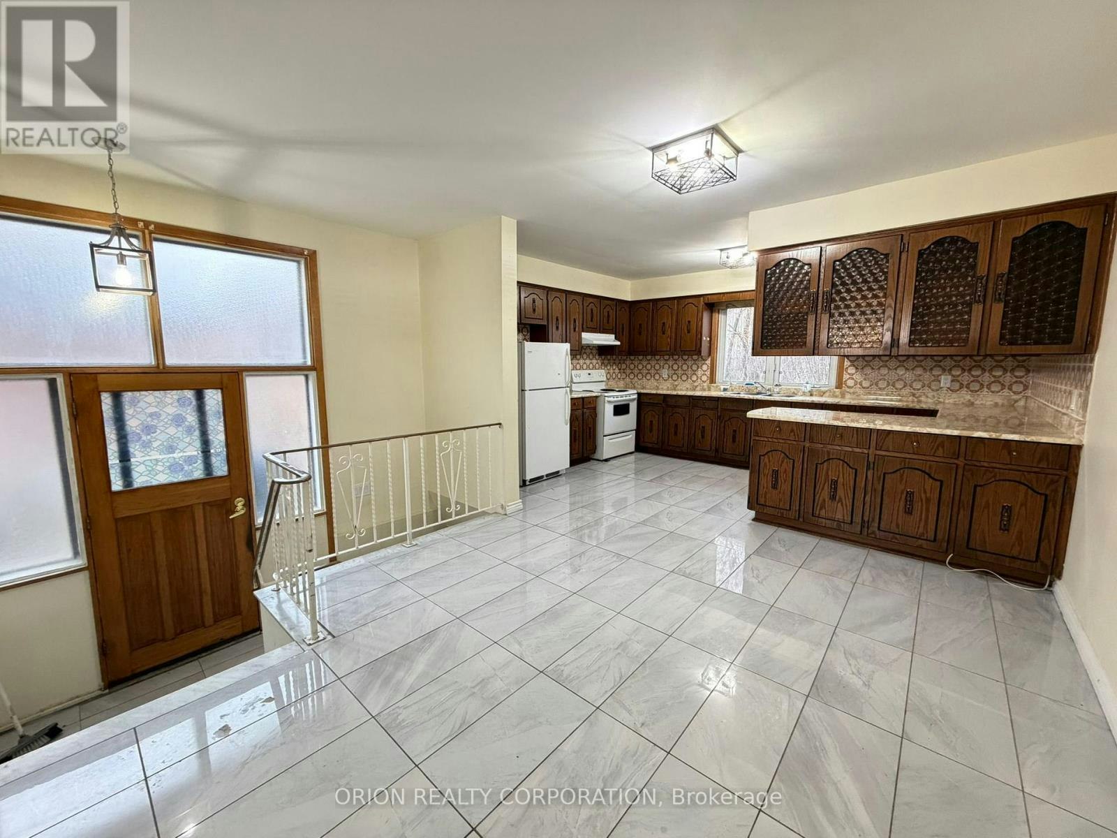 3 Romar Crescent, Toronto, ON, M6B 1R7 - 13